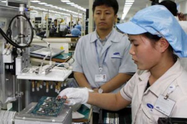 Samsung produce cu 244 de dolari modelul Galaxy S4, iar preţul este estimat la 650 dolari
